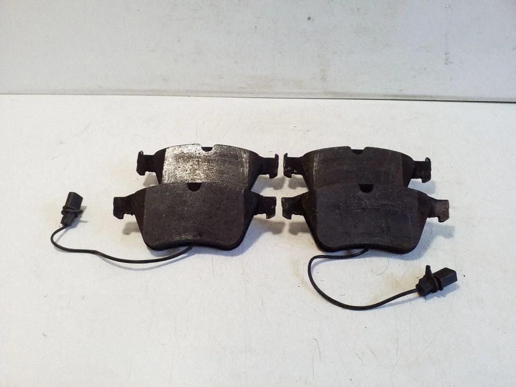 Brake pads (front)