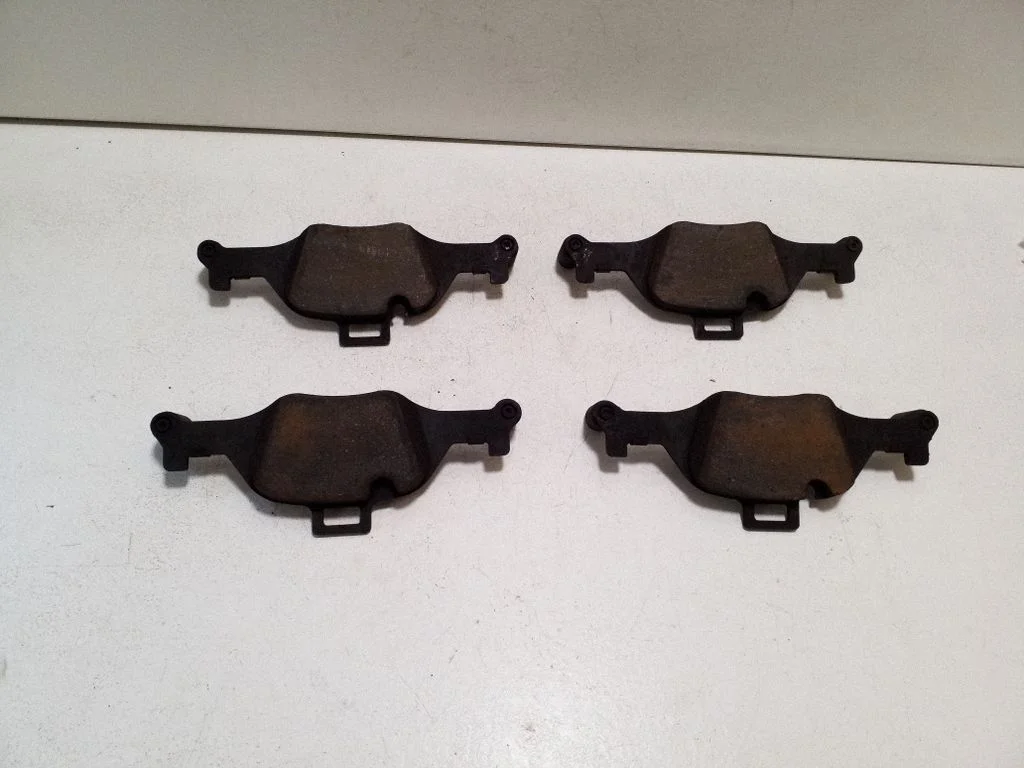 Brake pads (front) 6888493