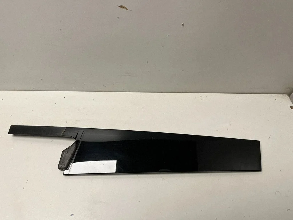 Aizmugurējo durvju stikla apdare 9451284 – BMW XM (2022-)