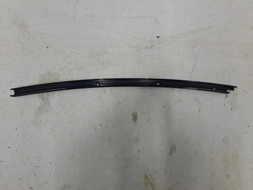 Aizmugurējo durvju stikla apdare – BMW X3 G01 (2018-2024)