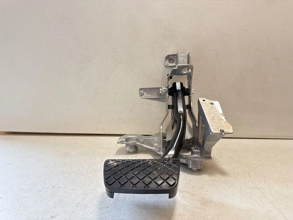 Piduripedaal 4M1723117B – Audi Q7 4M (2015-)