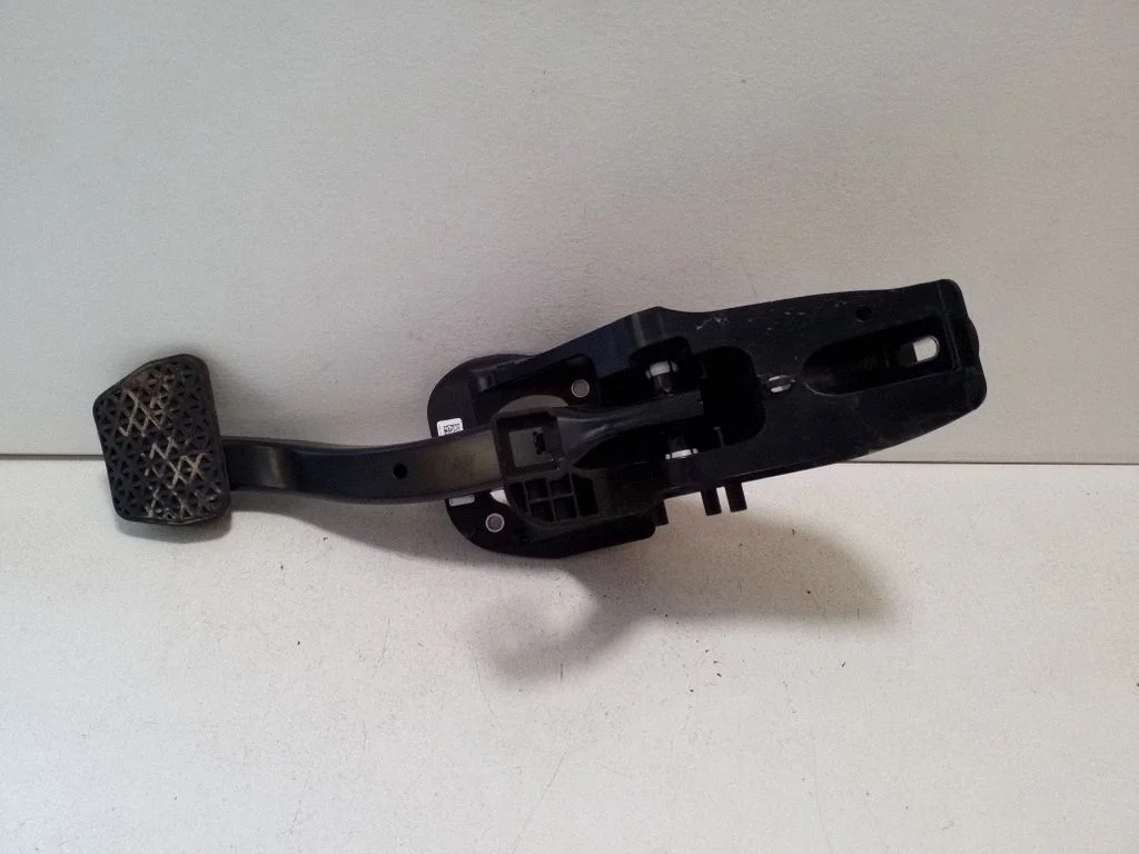Brake pedal 6891117