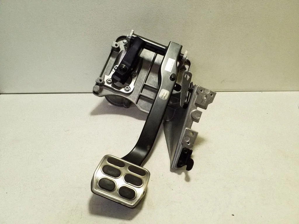 Brake pedal 3D2723111