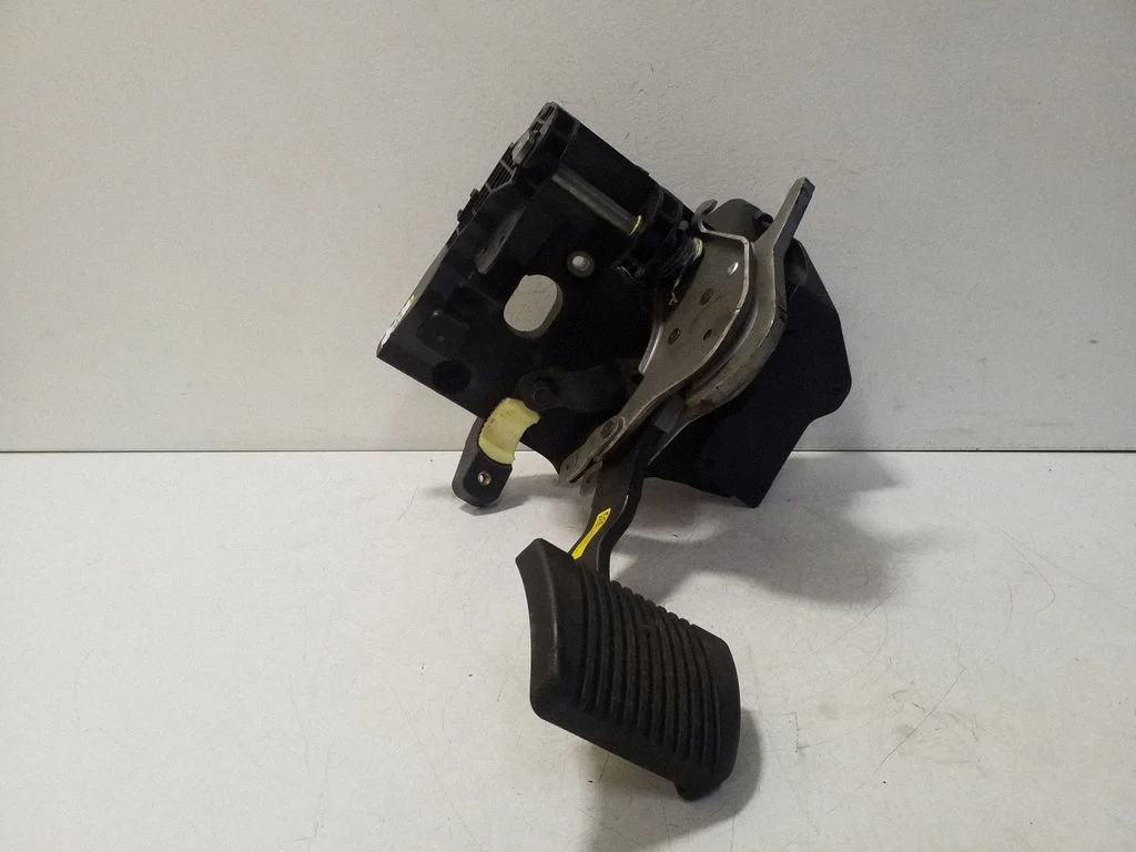 Brake pedal – Jeep Grand Cherokee (2010-2021)