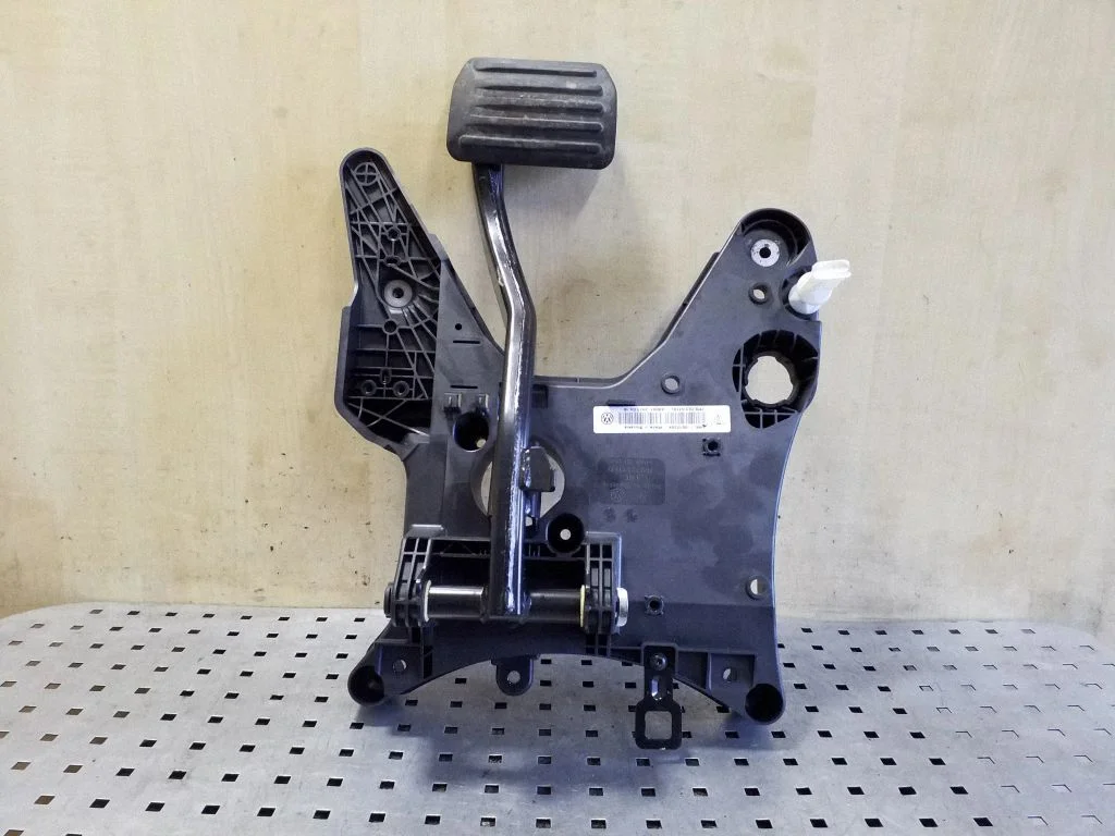Brake pedal – Porsche Cayenne (92A) (2010-2017)