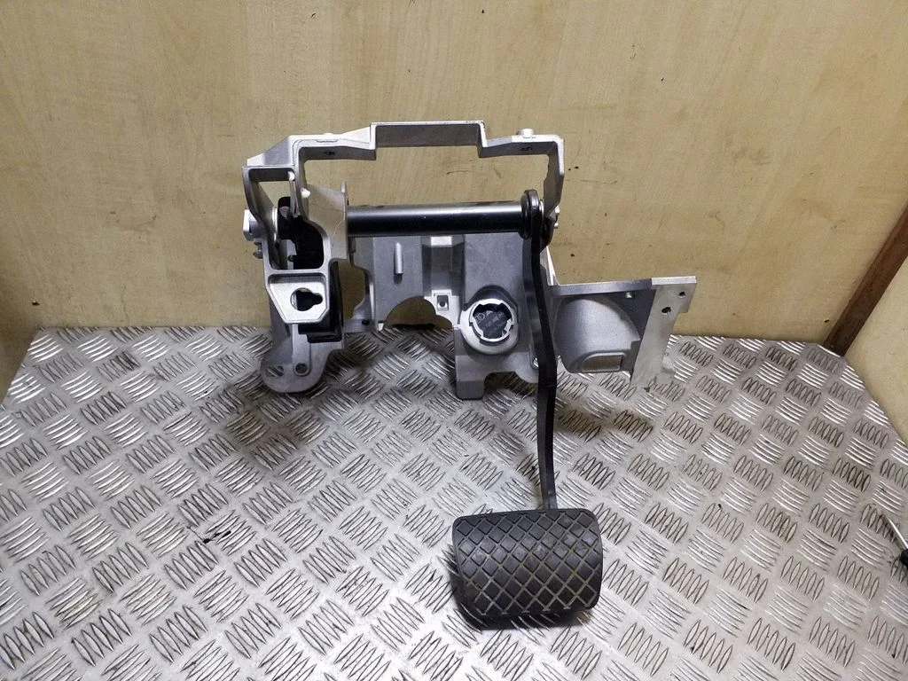 Brake pedal 8K2721117