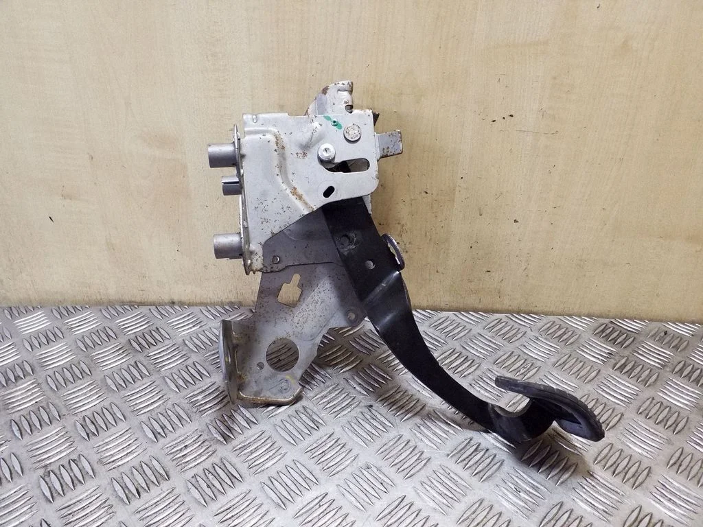 Brake pedal 465010016R