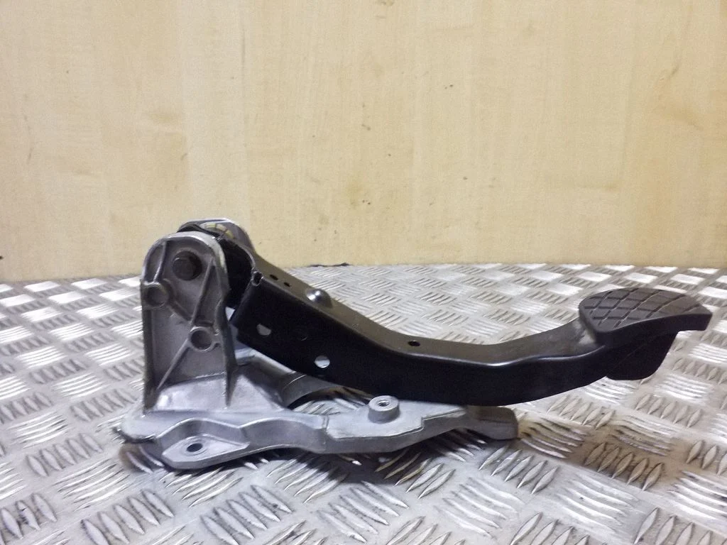 Piduripedaal 1K2721057AN