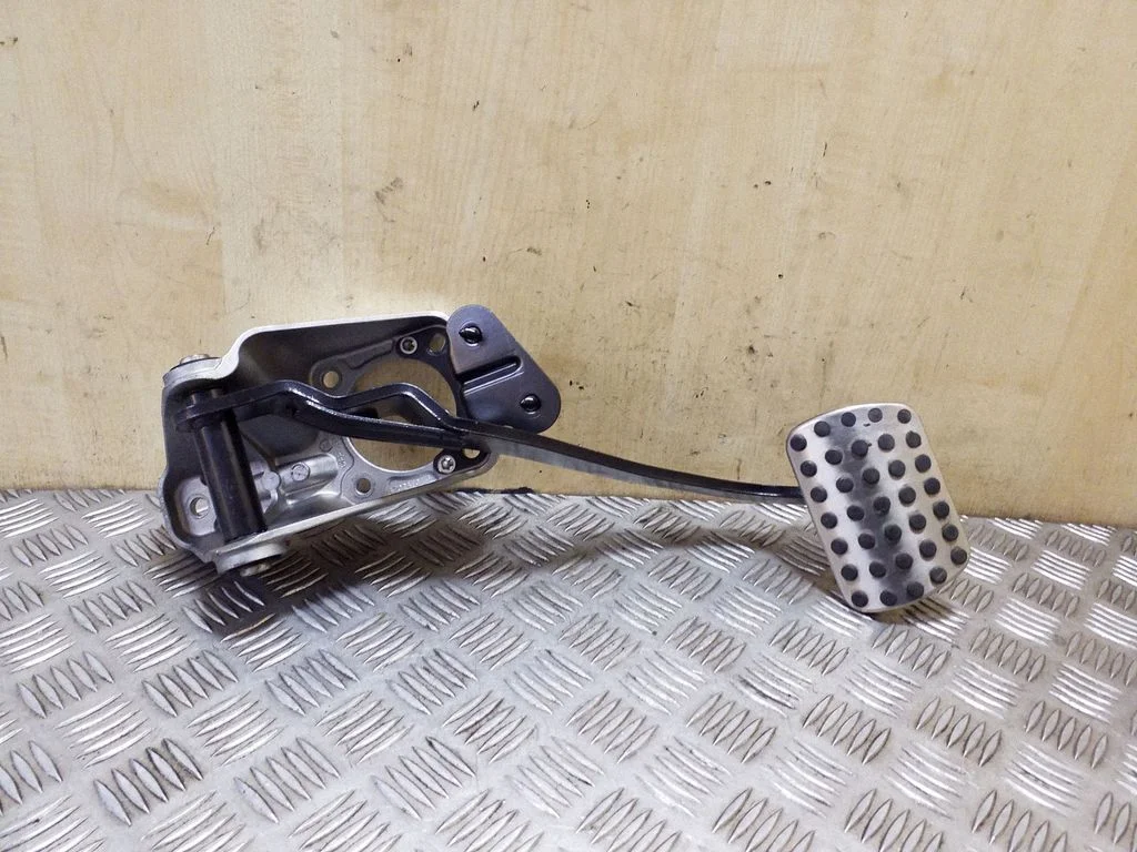 Brake pedal A1642902301