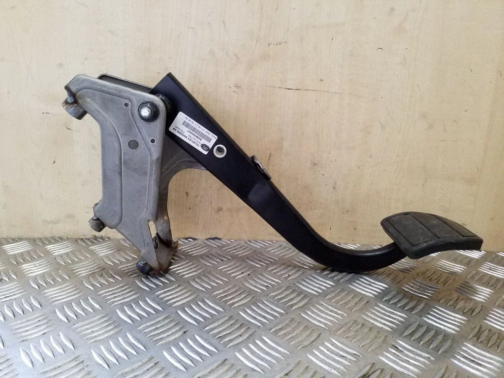 Brake pedal SKB000431