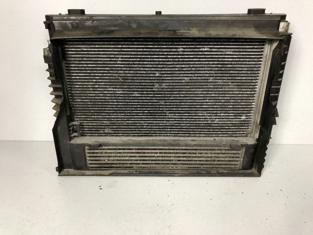 Radiatoru komplekts – BMW 5. sērija E60 E61 (2004-2010)