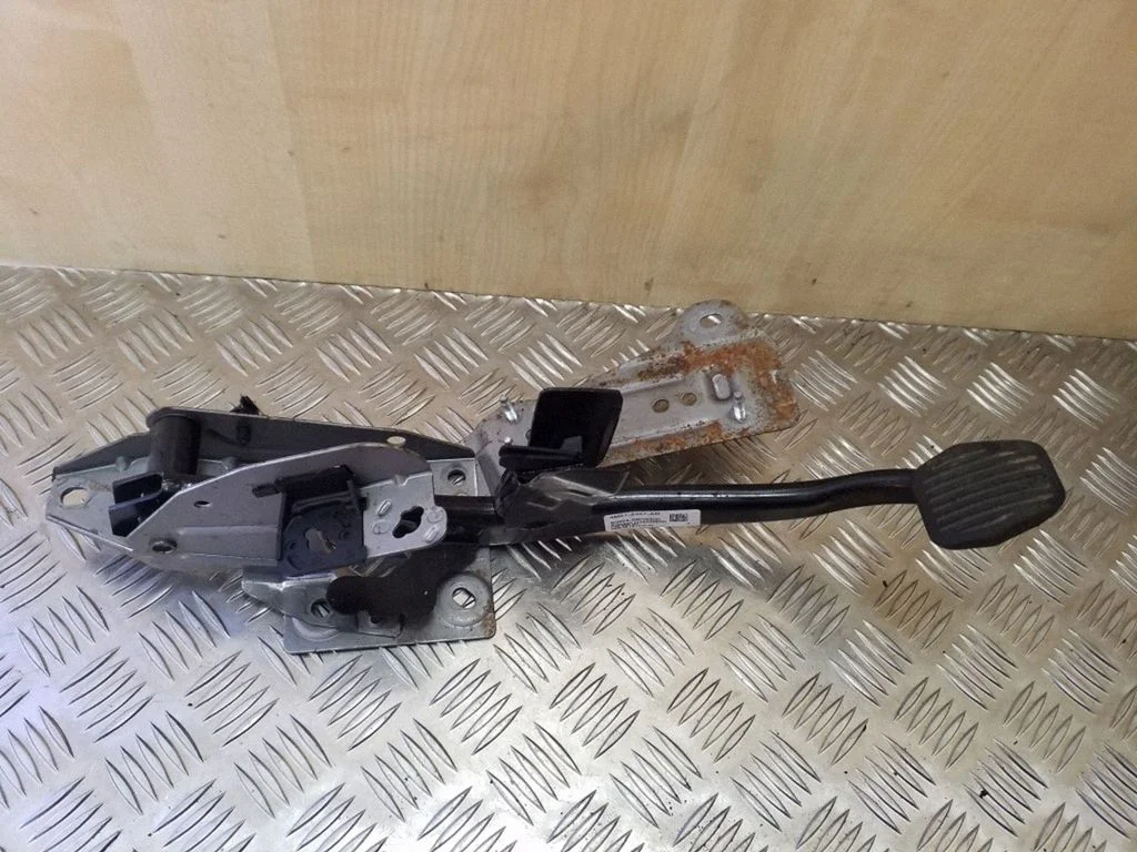 Brake pedal 4M512467AR – Ford Focus C-MAX (2003-2010)
