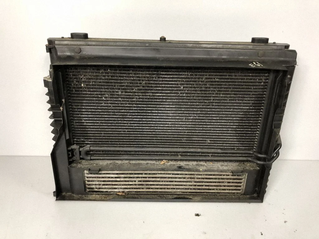 Radiatoru komplekts – BMW 5. sērija E60 E61 (2004-2010)