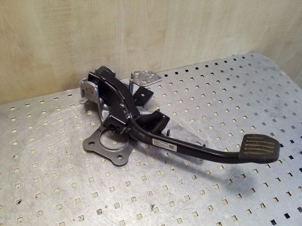 Brake pedal 8G9N2D094BH