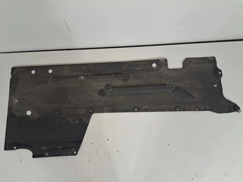 Külgmine põhjakaitse – BMW 3-seeria F30 F35 F31 (2012-2018)