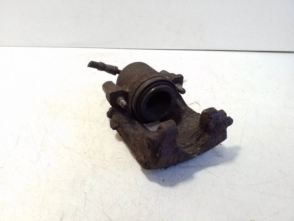 Front brake caliper – left