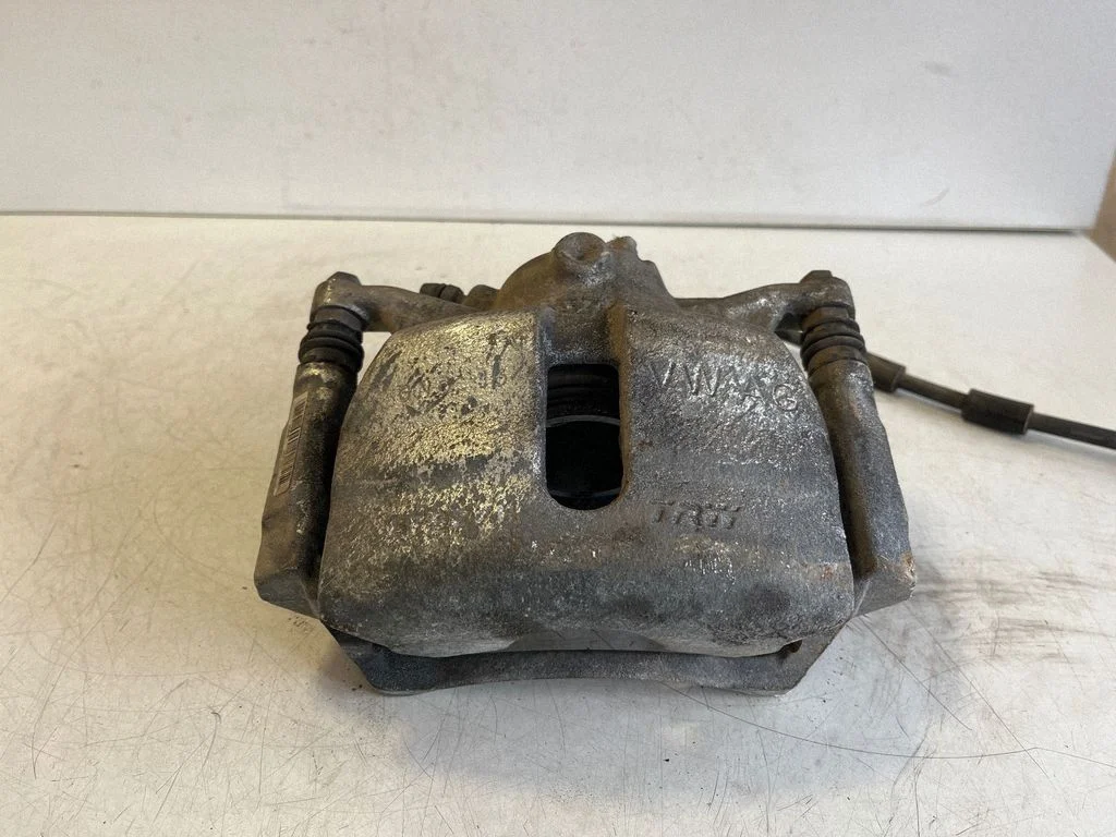 Front brake caliper 5Q6JB