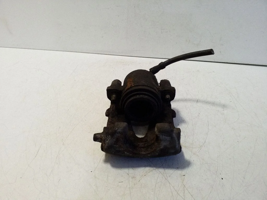 Front brake caliper – right