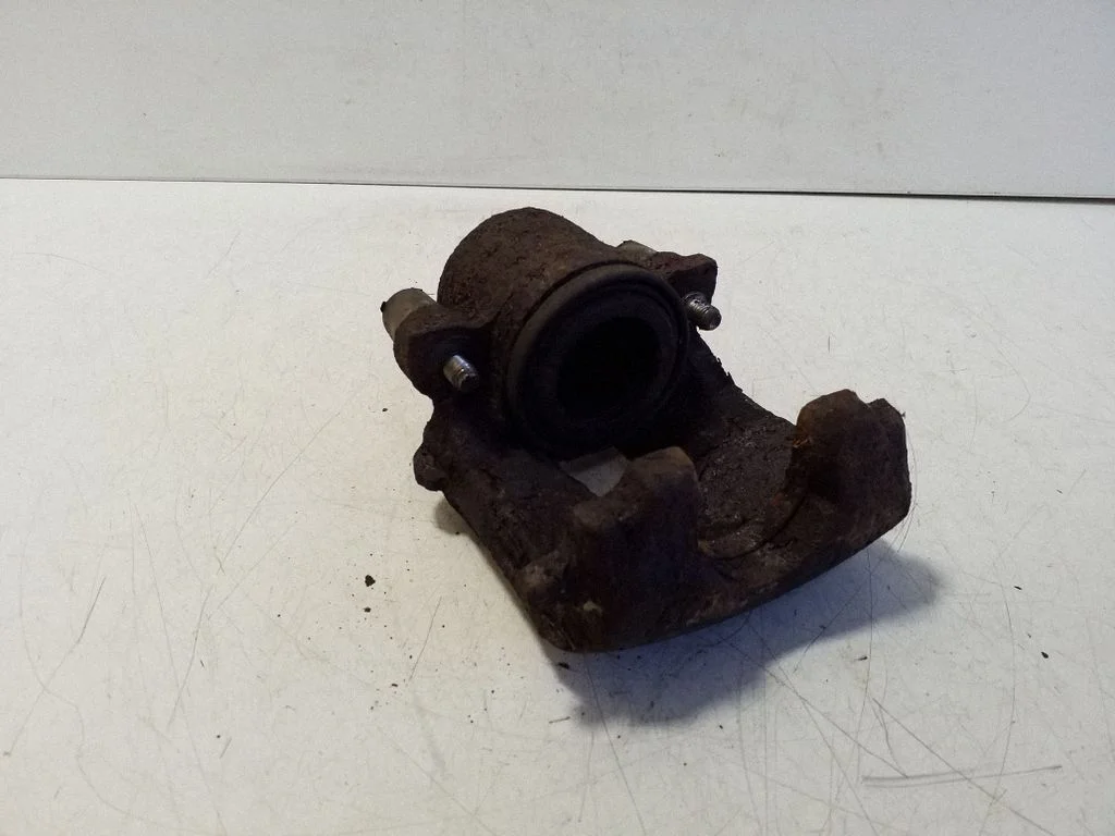 Front brake caliper – right