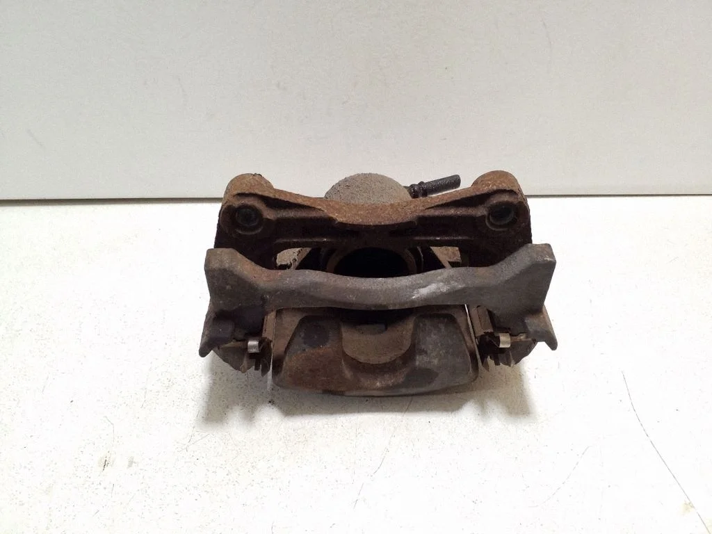 Front brake caliper – right