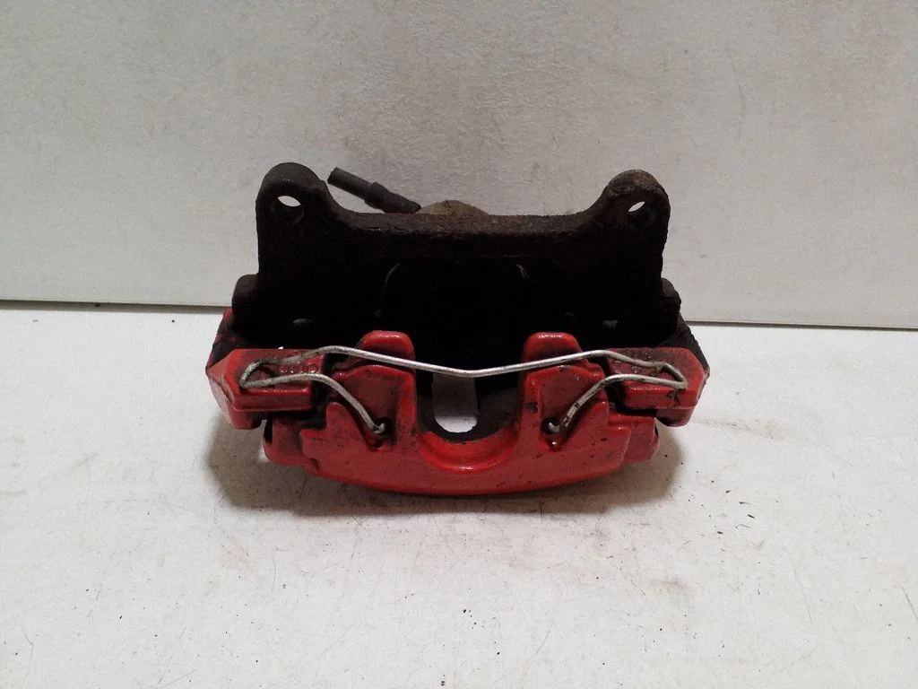 Front brake caliper – left