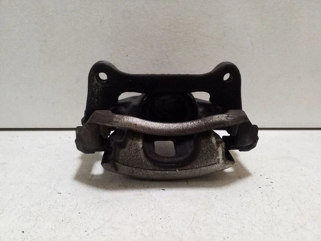 Front brake caliper – left