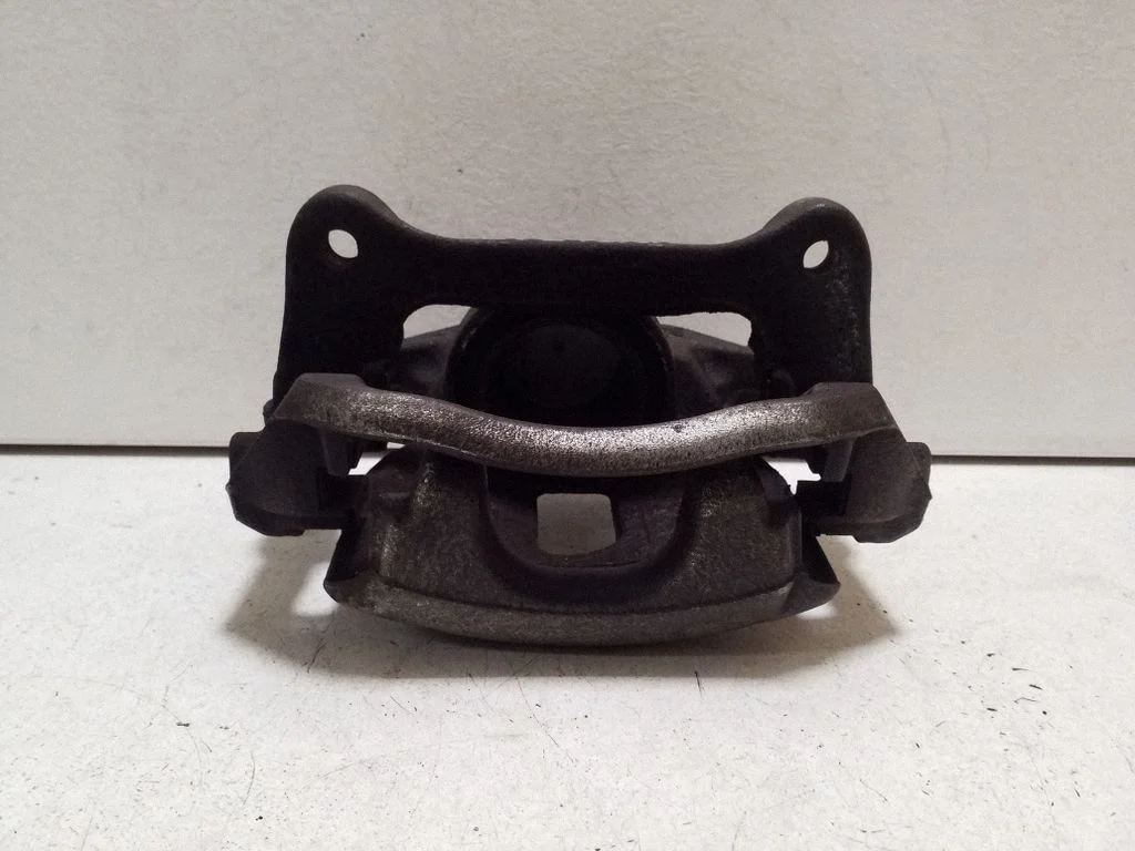 Front brake caliper – right