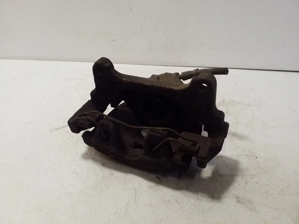 Front brake caliper – right