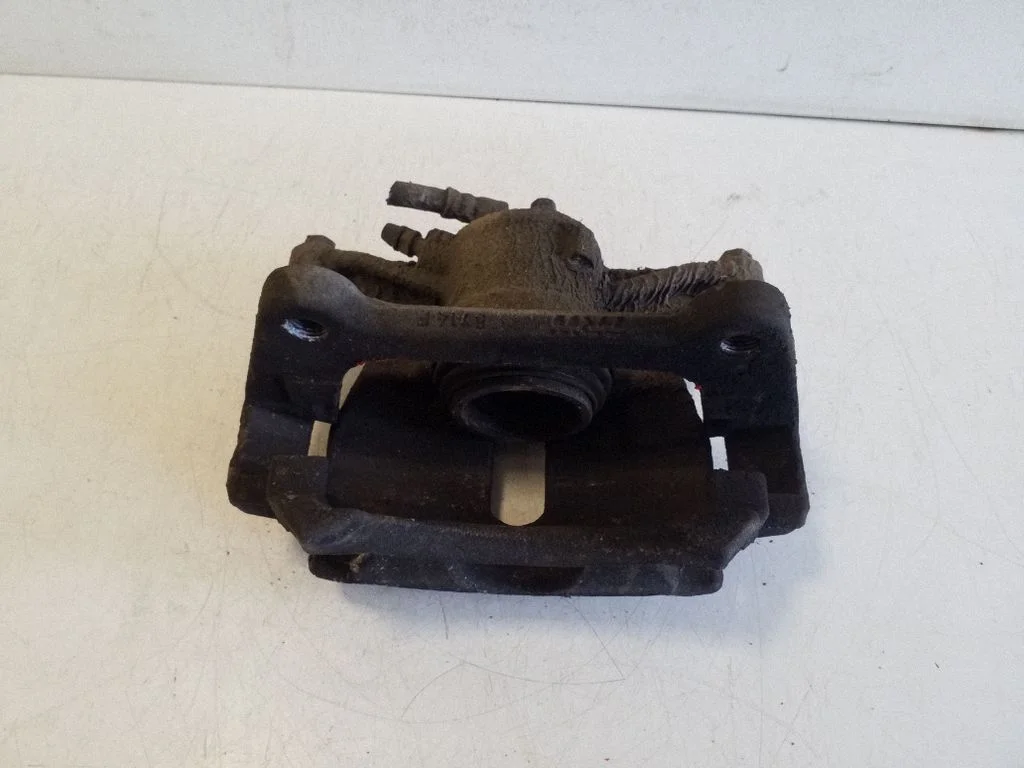Front brake caliper – right
