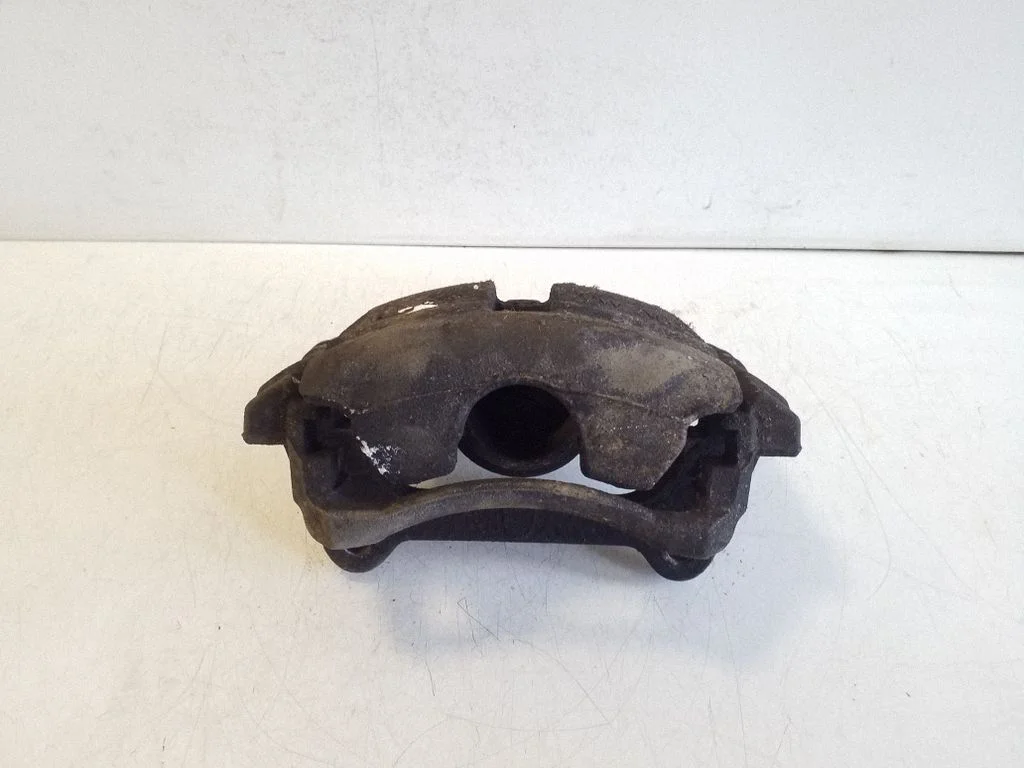 Front brake caliper – left