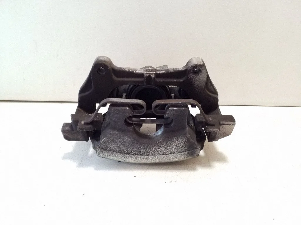 Front brake caliper 32373384