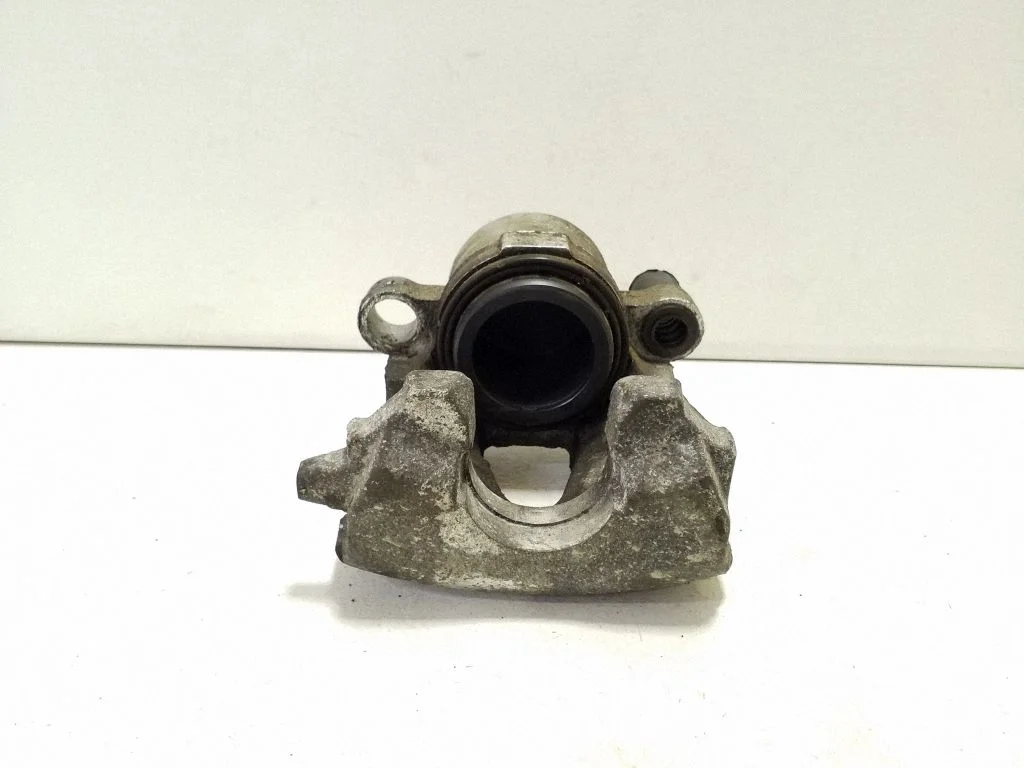 Front brake caliper – right