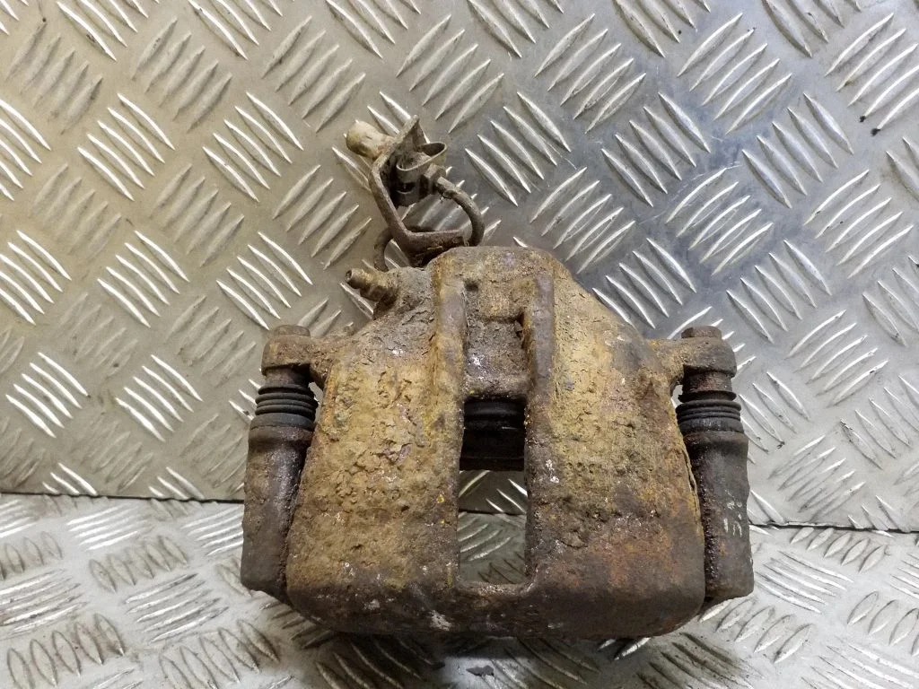 Front brake caliper – Volkswagen Passat B4 (1994-1996), right