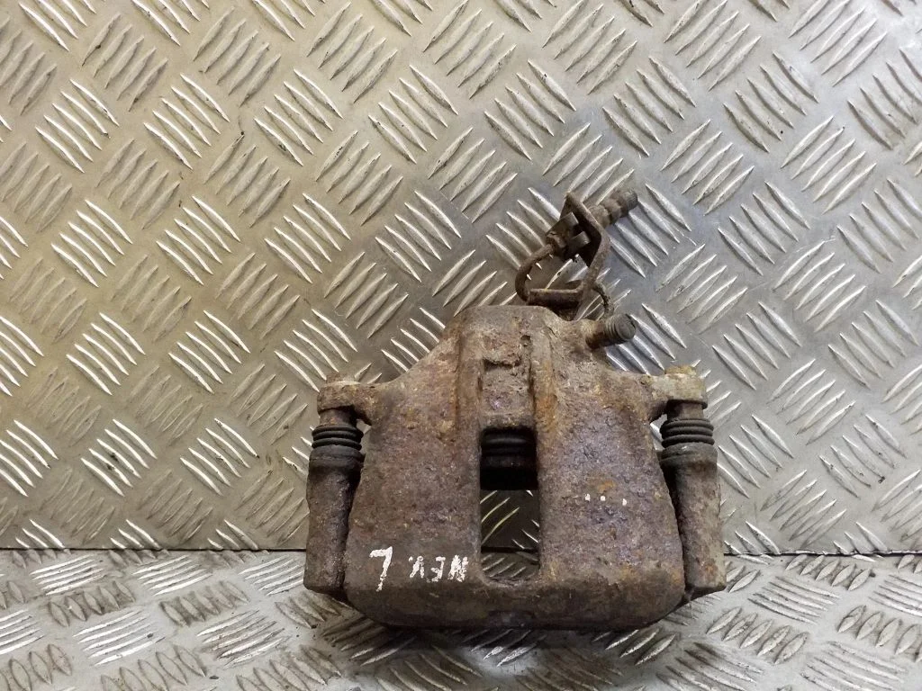 Front brake caliper – Volkswagen Passat B4 (1994-1996), left