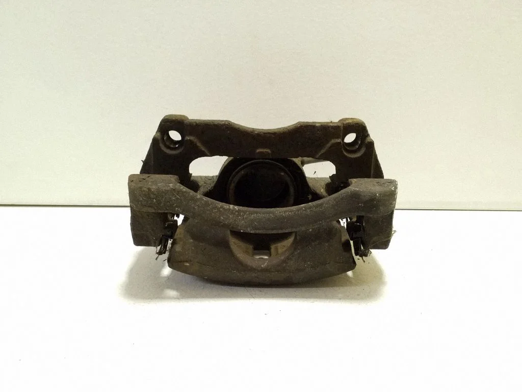 Front brake caliper – right