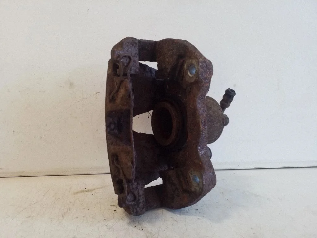 Front brake caliper – left