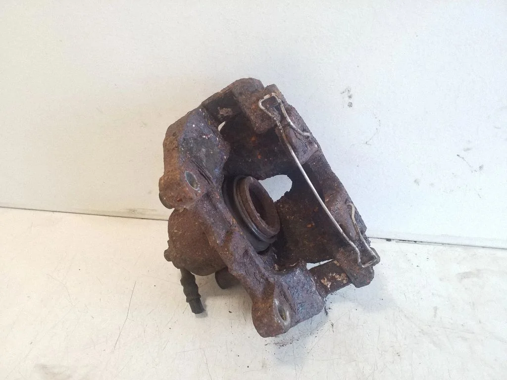 Front brake caliper – left