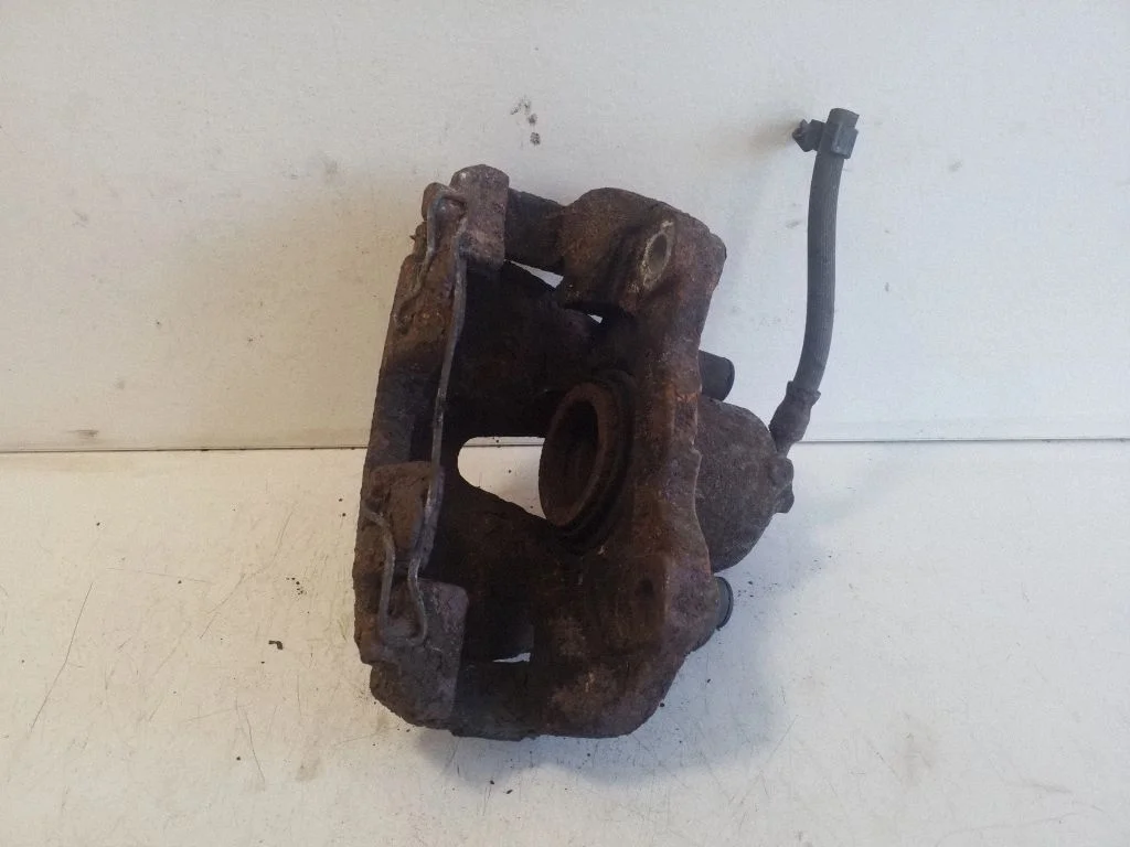 Front brake caliper – left