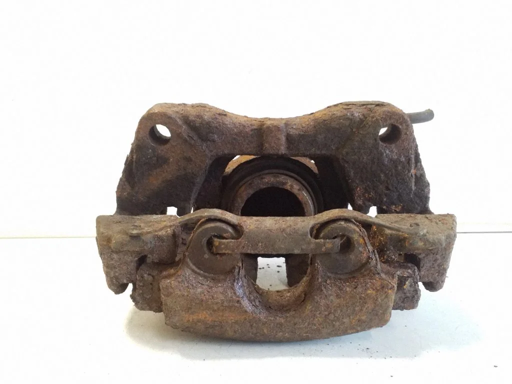 Front brake caliper – right