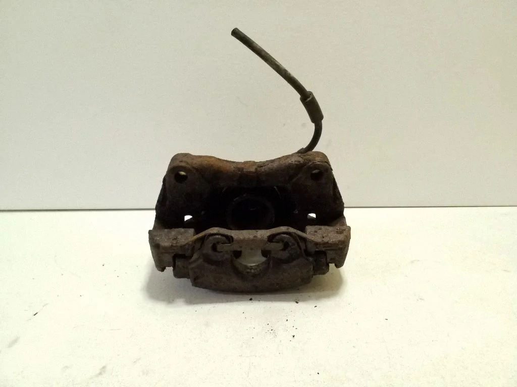 Front brake caliper – right