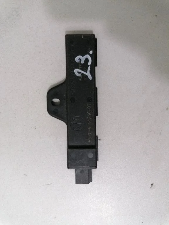 Antena systemu bezkluczykowego – BMW Seria 5 G30 G31 G38 (2016-)