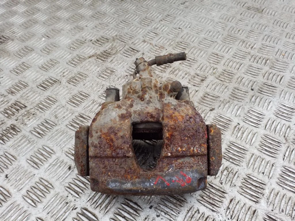 Front brake caliper – left