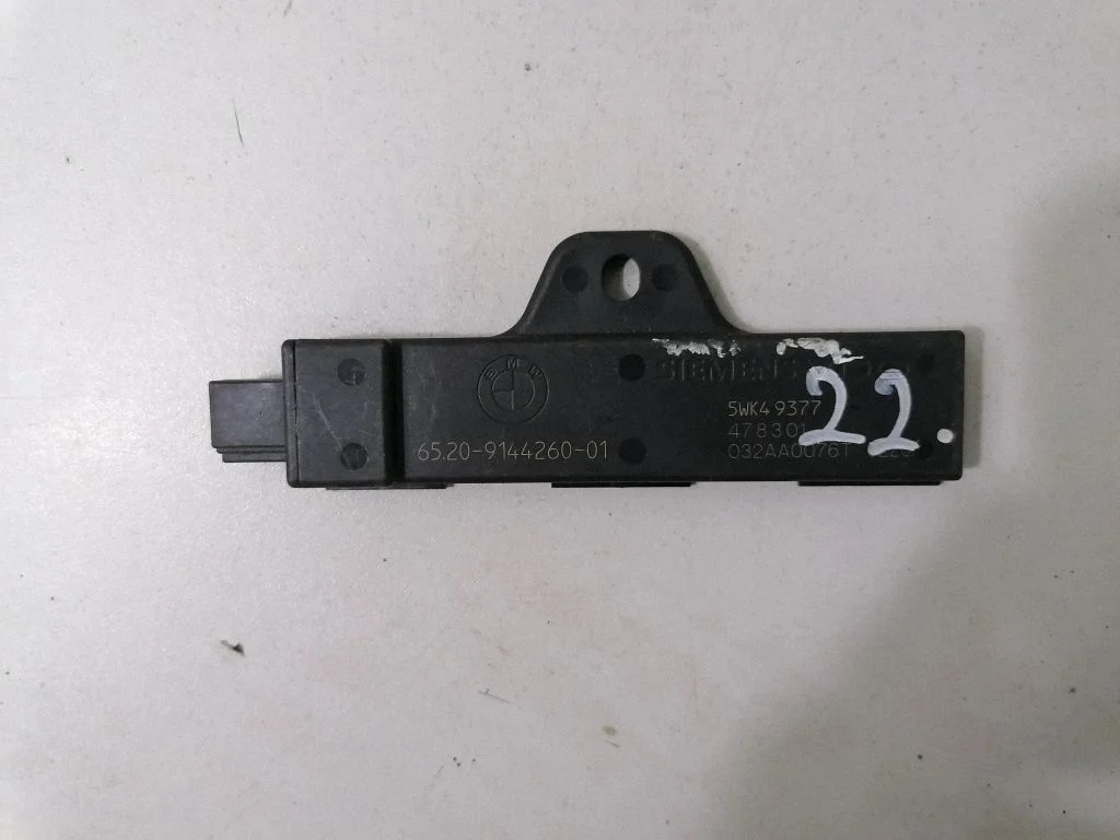 Antena systemu bezkluczykowego – BMW Seria 5 G30 G31 G38 (2016-)