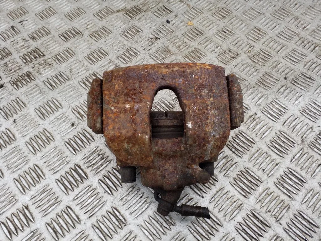 Front brake caliper – right