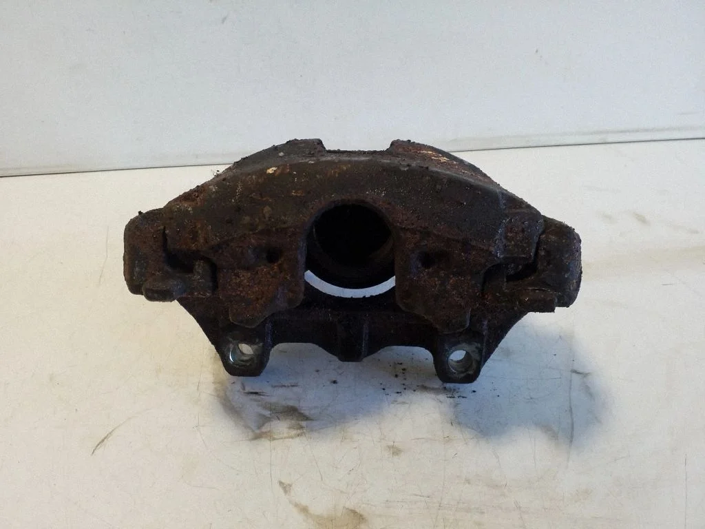 Front brake caliper – right
