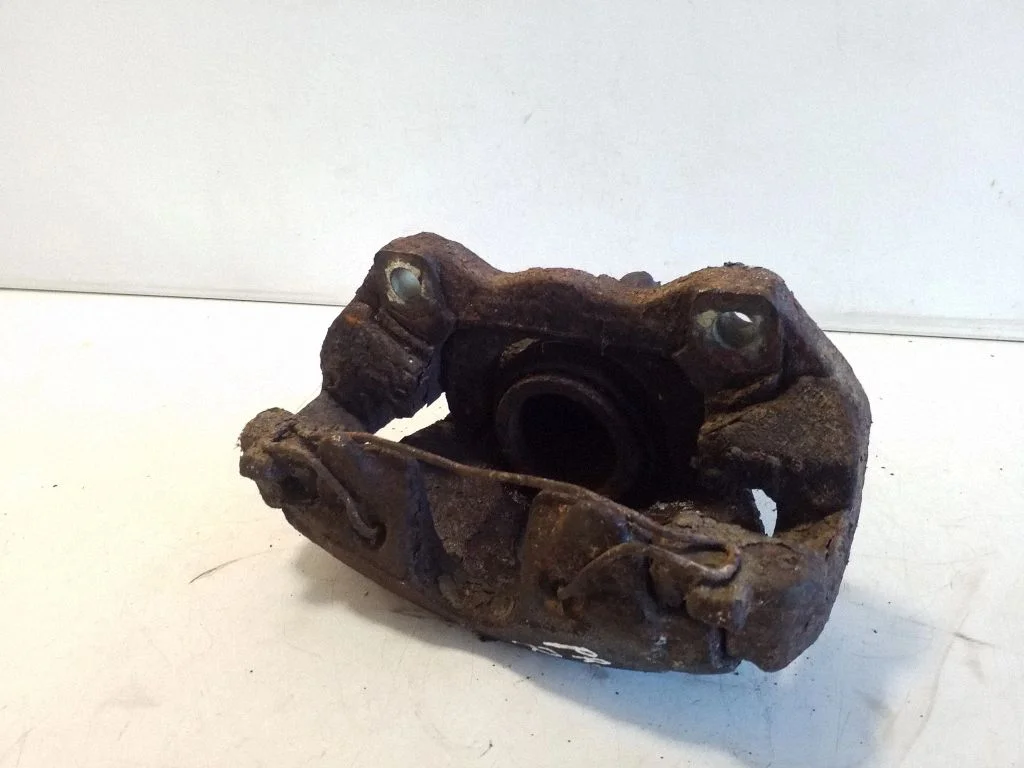 Front brake caliper – right