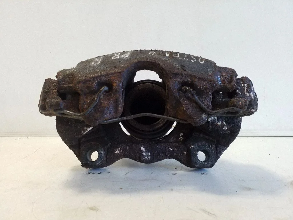 Front brake caliper – right
