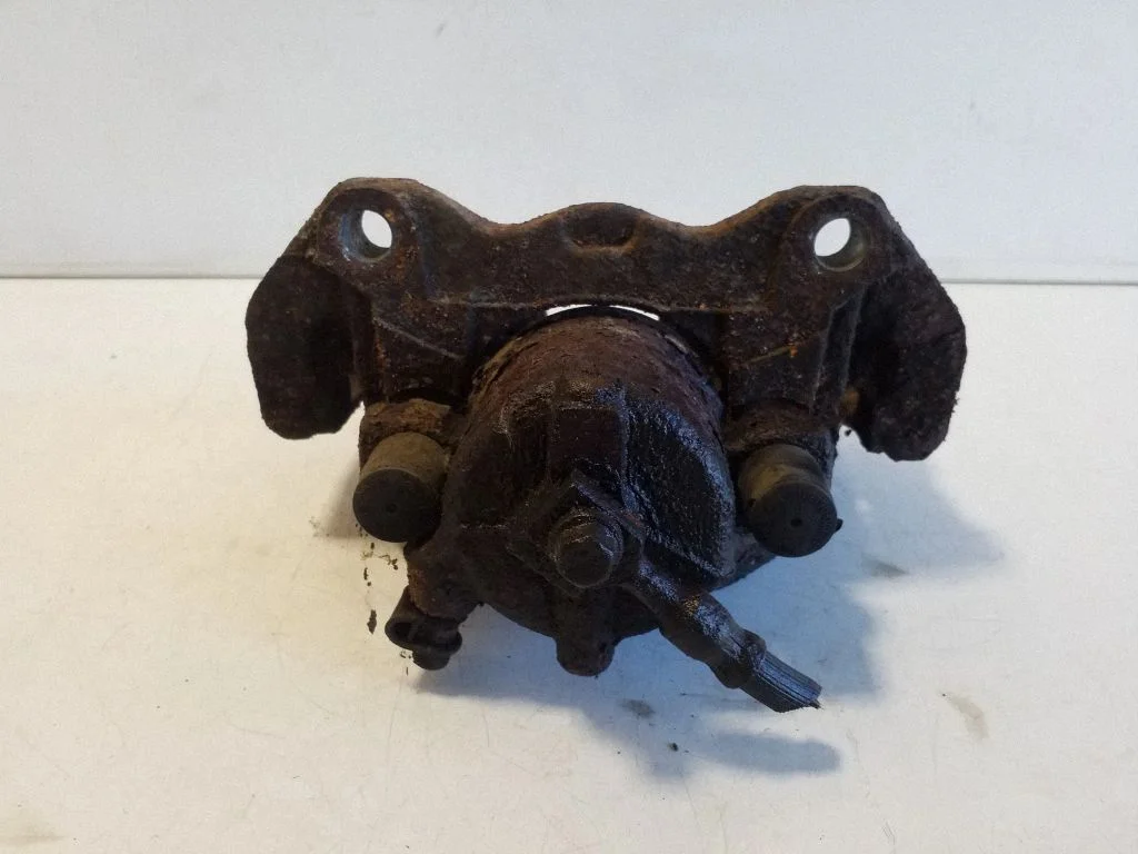 Front brake caliper – right