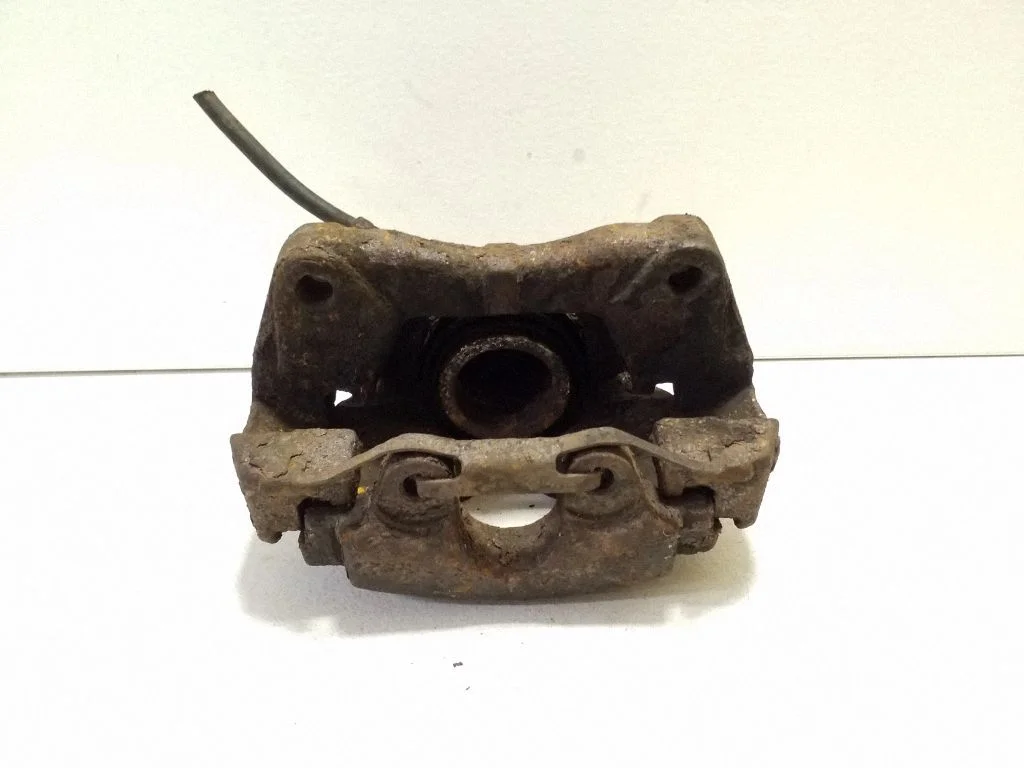 Front brake caliper – left