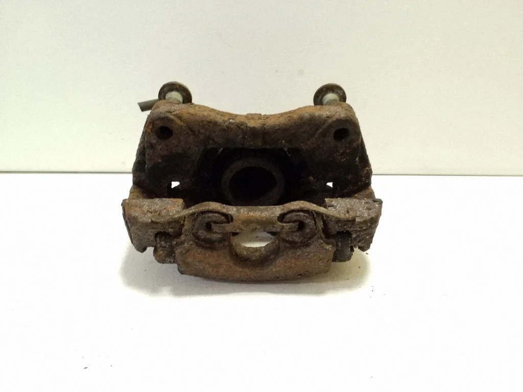 Front brake caliper – left